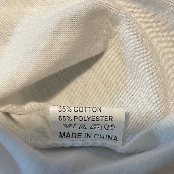 ⭐️4 for $10⭐️Crochet Lace Long Sleeve Shirt. - Picture 8 of 8